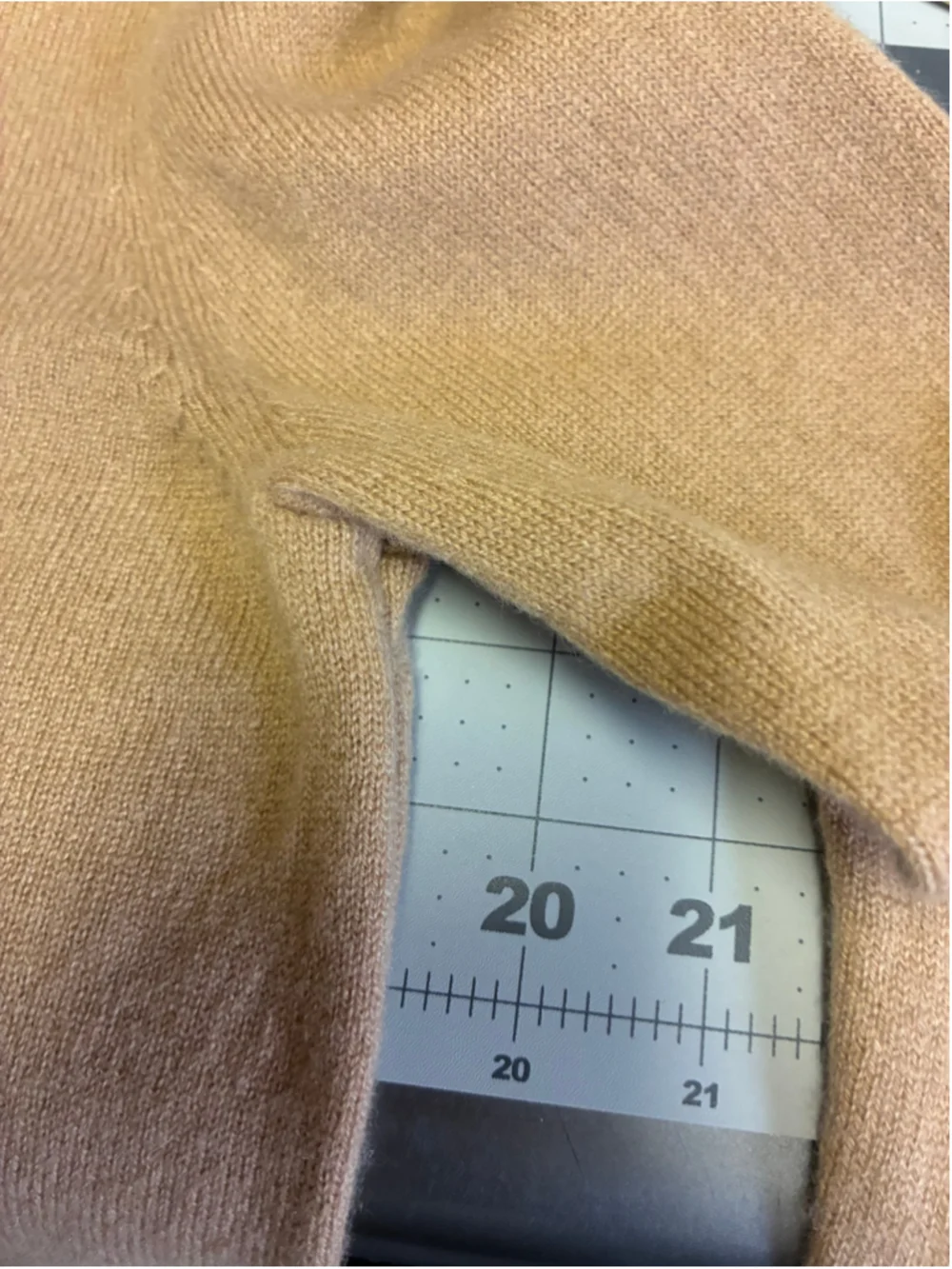 Quince Crew Neck Cashmere Sweater in Tan Beige Size M